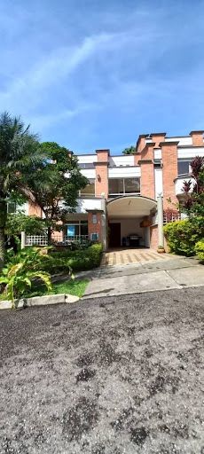 Casa en arriendo Antioquia Envigado La Mesa 230 m2 Habitaciones 4 Baños 5 Garajes 3 Precio $6200000