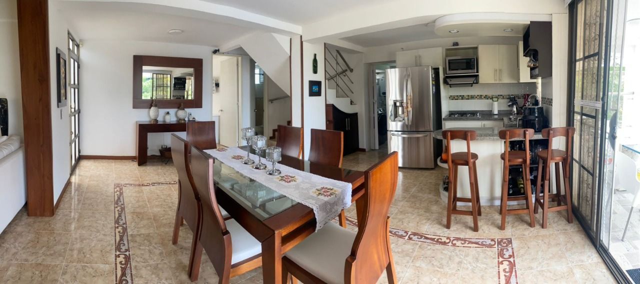 Casa Campestre en arriendo o venta Risaralda Pereira Ur Rincon De La Palma 239 m2 Habitaciones 3 Baños 3 Garajes 5 Precio venta $1250000000 Precio arriendo $5600000