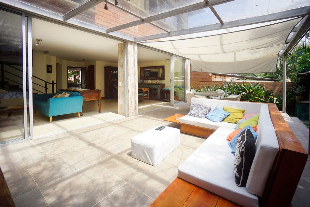 Casa en venta Antioquia Envigado El Esmeraldal 230 m2 Habitaciones 3 Baños 4 Garajes 2 Precio $1300000000