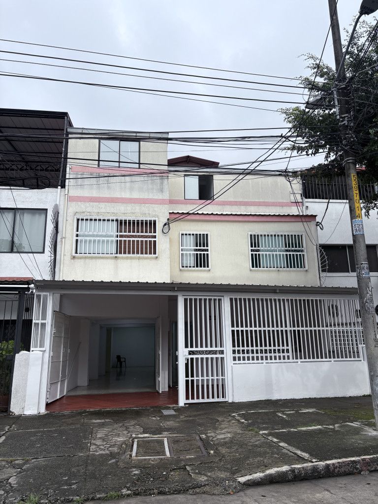 Casa en venta Valle Del Cauca Cali Champagnat 573 m2 Habitaciones 5 Baños 3 Garajes 3 Precio $985000000