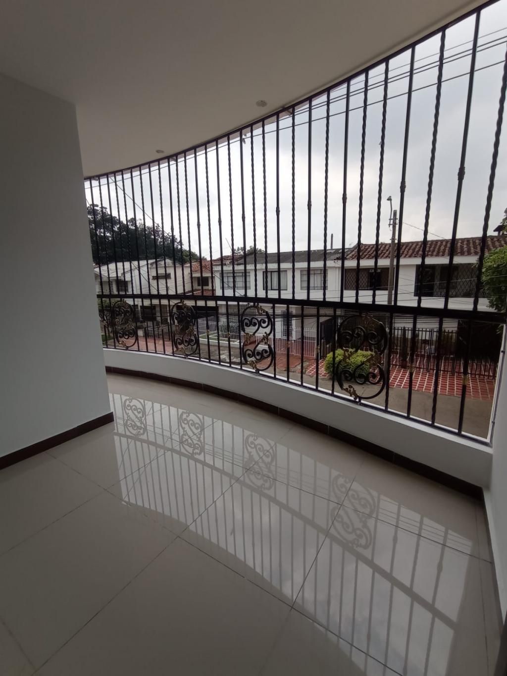 Casa en arriendo Valle Del Cauca Cali El Bosque 230 m2 Habitaciones 5 Baños 3 Garajes 1 Precio $3450000