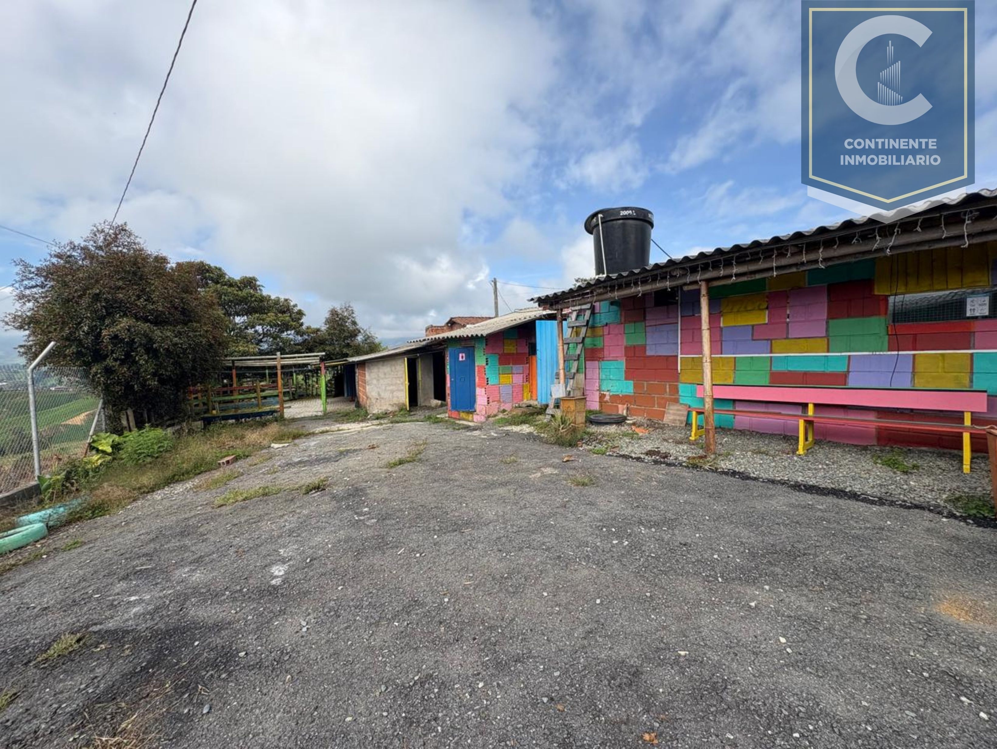 Local en arriendo o venta Antioquia Bello Urbanización Búcaros 2 510 m2 Habitaciones 0 Baños 3 Garajes 0 Precio venta $270000000 Precio arriendo $1100000