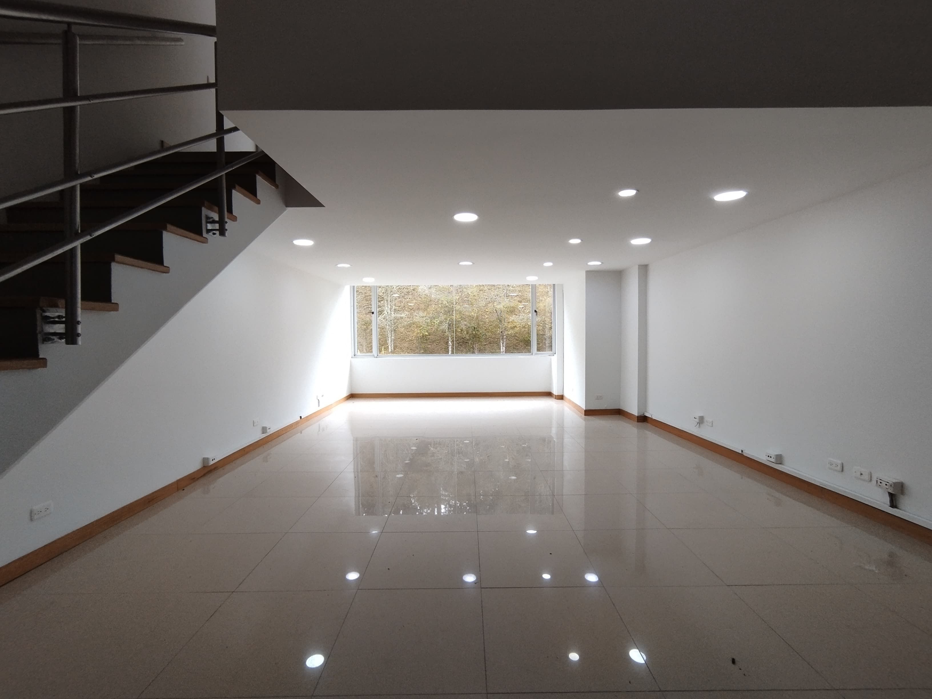 Oficina en arriendo Antioquia Envigado Envigado 83 m2 Habitaciones 0 Baños 2 Garajes 2 Precio $4100000