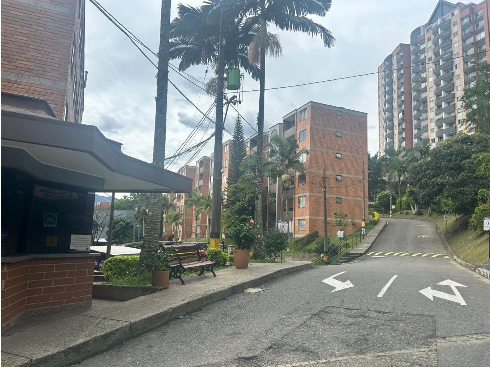 Parqueadero en venta Antioquia Medellín Asomadera No1 67 m2 Habitaciones 0 Baños 3 Garajes 1 Precio $380000000