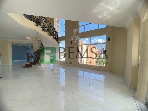 Apartamento en arriendo Antioquia Medellín Caribe 420 m2 Habitaciones 4 Baños 5 Garajes 3 Precio $20000000