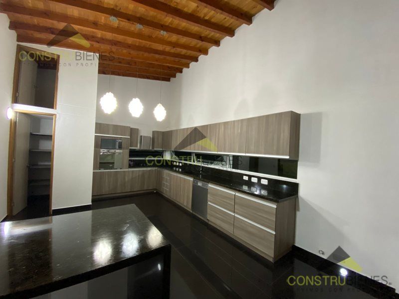 Casa en arriendo Antioquia Rionegro Rionegro 350 m2 Habitaciones 4 Baños 6 Garajes 1 Precio $16500000