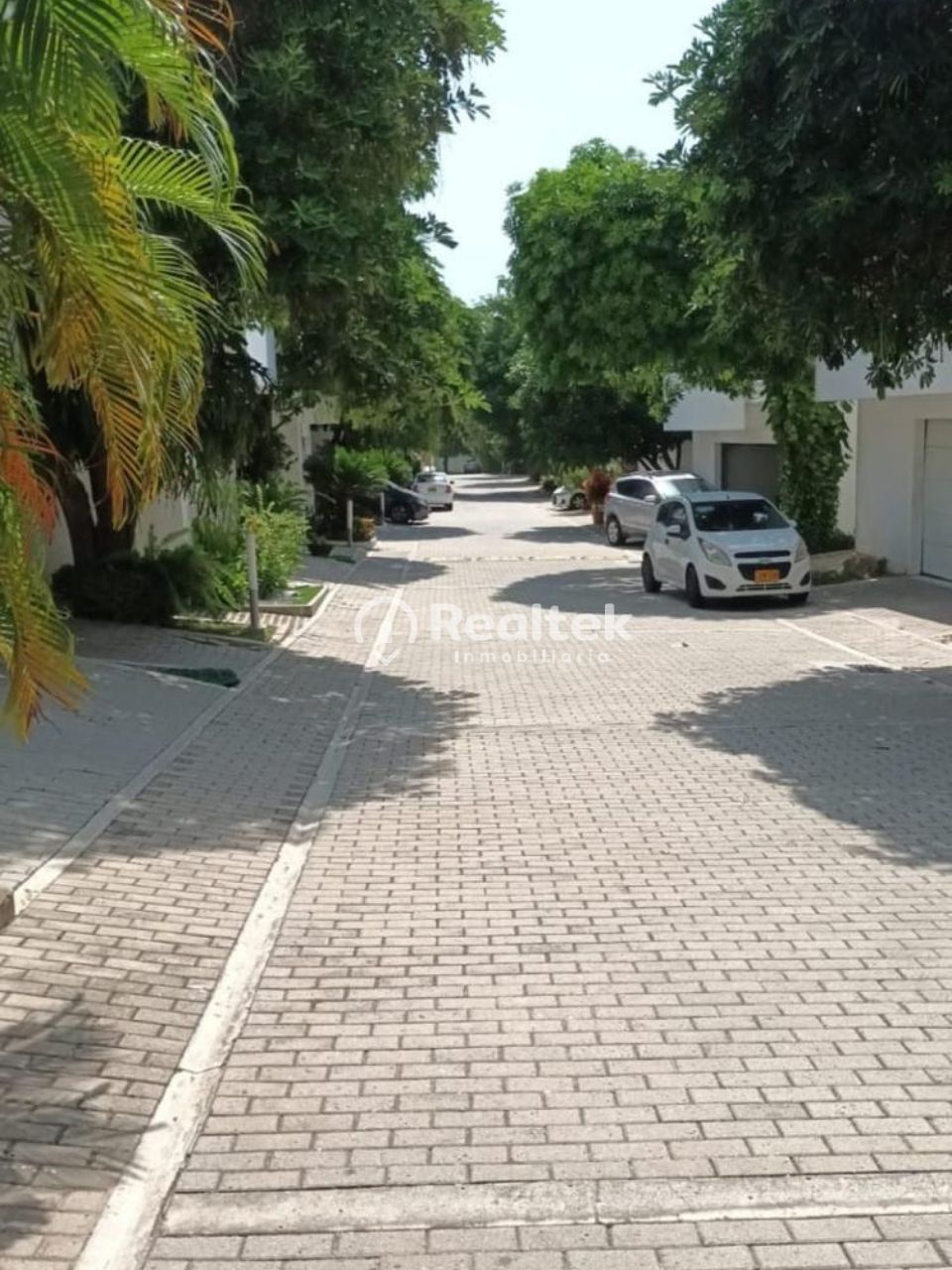 Casa en arriendo o venta Atlántico Barranquilla Villa Celia 264 m2 Habitaciones 5 Baños 5 Garajes 3 Precio venta $2500000000 Precio arriendo $18000000