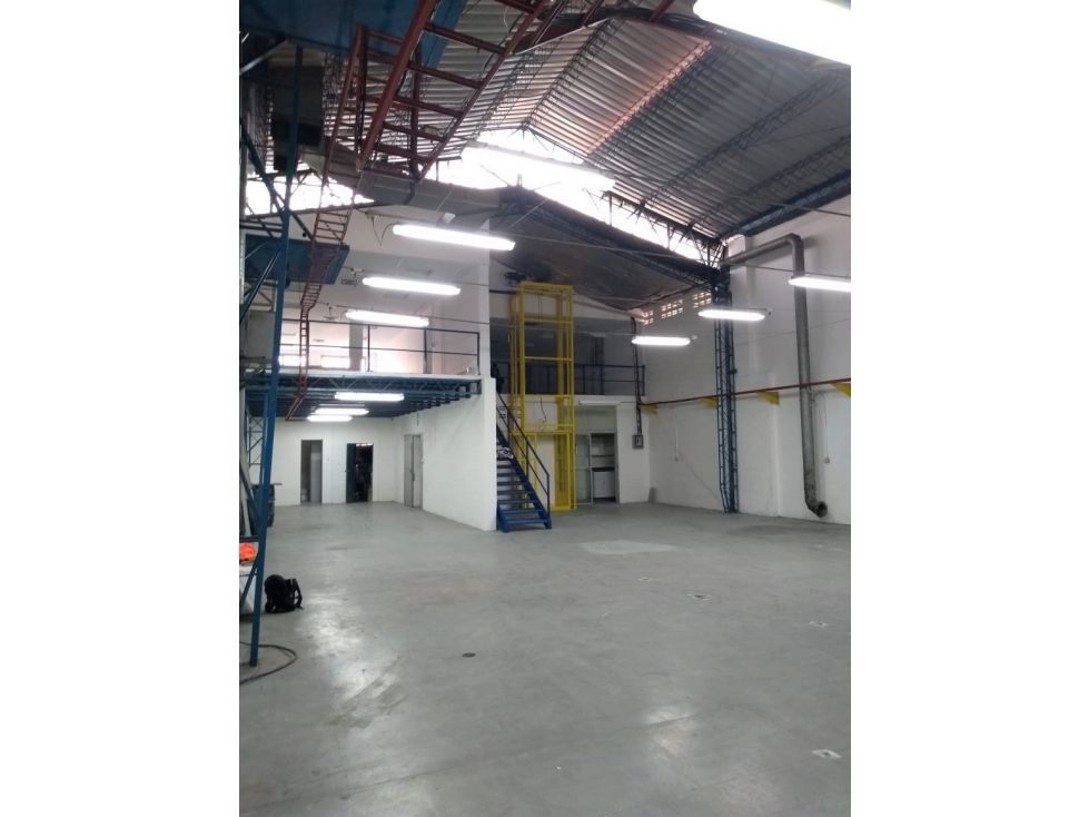 Bodega en arriendo o venta Antioquia Medellín Colon 620 m2 Habitaciones 0 Baños 4 Garajes 1 Precio venta $3900000000 Precio arriendo $17360000