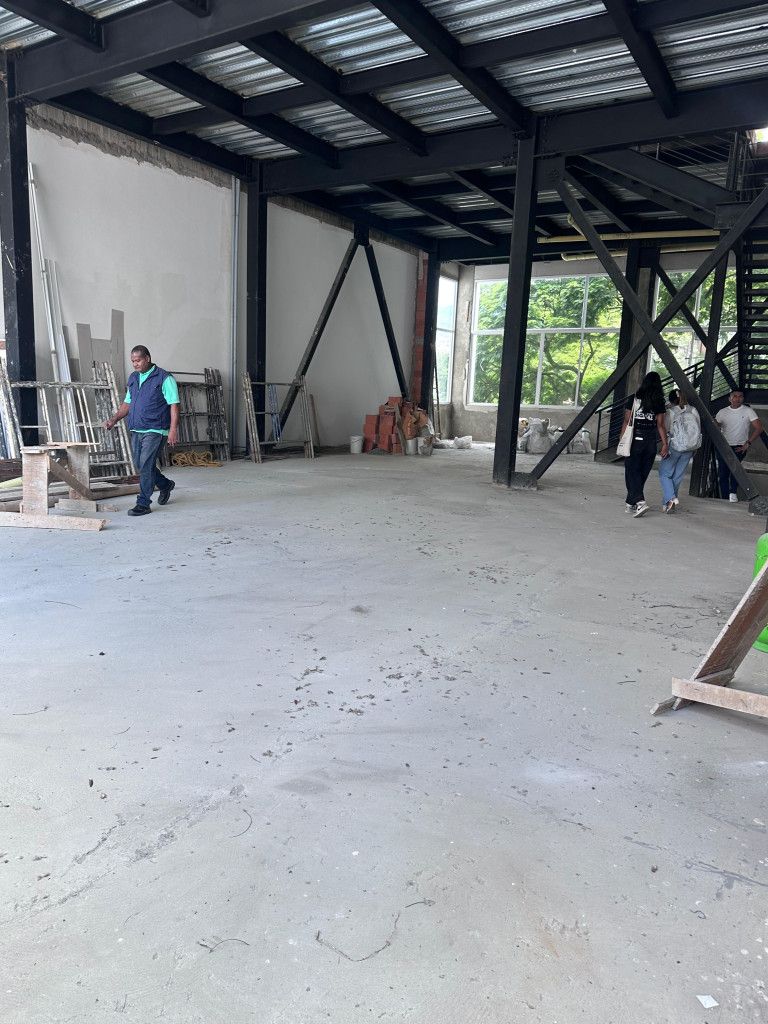 Local en arriendo Valle Del Cauca Cali El Gran Limonar 200 m2 Habitaciones 0 Baños 1 Garajes 2 Precio $9000000