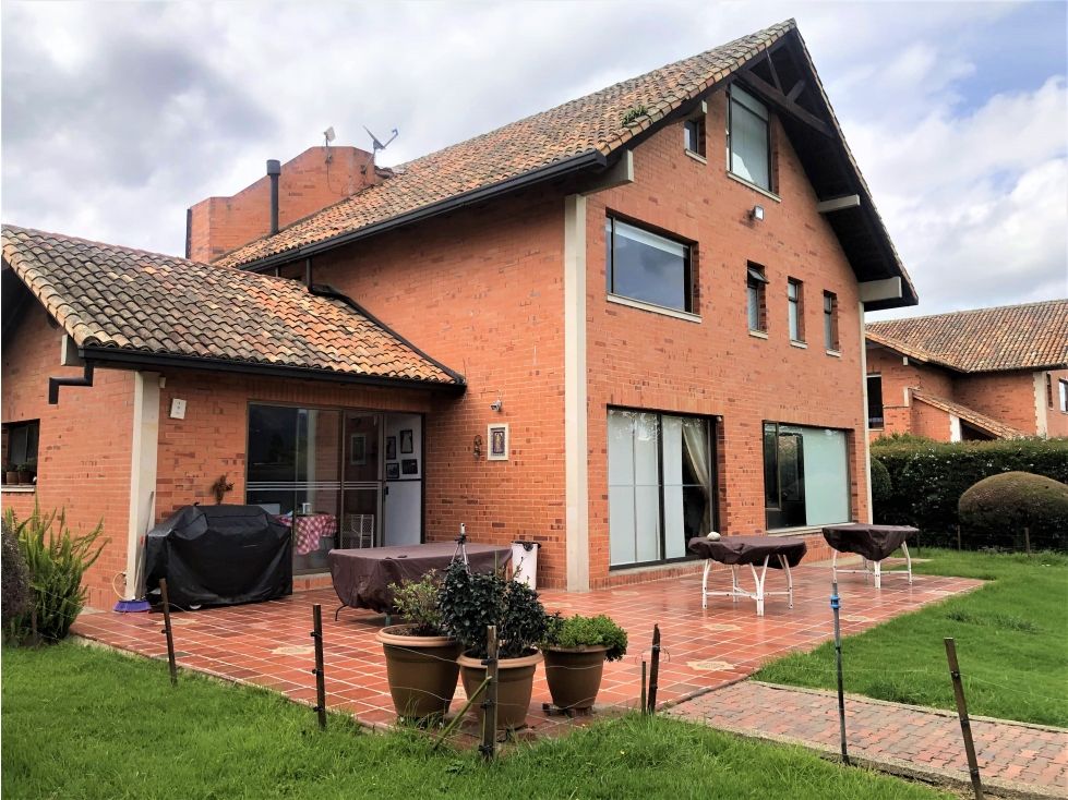 Casa en venta Cundinamarca Chía Cr Santa Clara 421 m2 Habitaciones 4 Baños 4 Garajes 4 Precio $2200000000