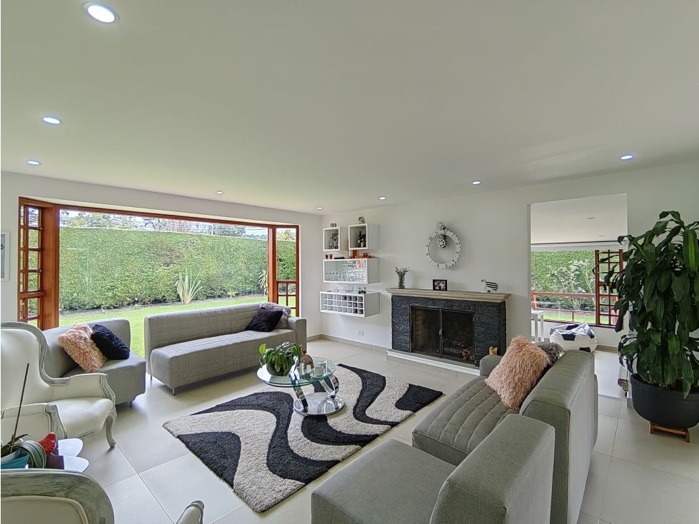 Casa en venta Cundinamarca Bogotá San José De Bavaria 208 m2 Habitaciones 3 Baños 3 Garajes 4 Precio $1599000000