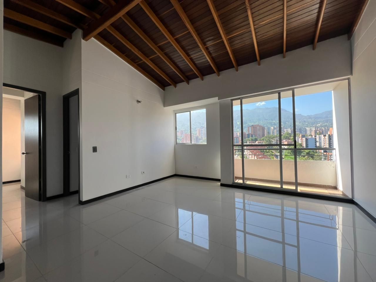 Apartamento en arriendo o venta Antioquia Envigado Loma Del Atravesado 65 m2 Habitaciones 2 Baños 2 Garajes 1 Precio venta $430000000 Precio arriendo $3000000