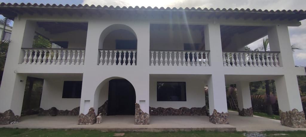 Finca en arriendo Antioquia Guarne Guarne 350 m2 Habitaciones 4 Baños 3 Garajes 2 Precio $7000000