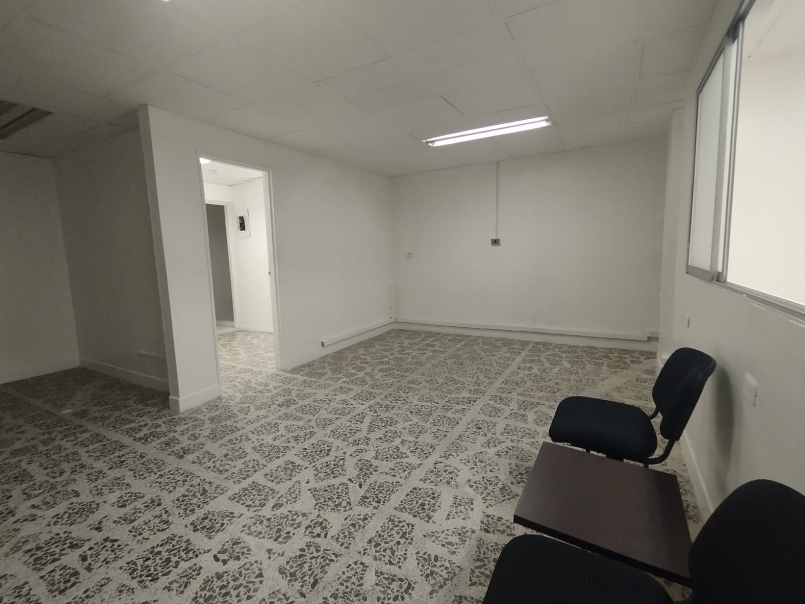 Oficina en arriendo Antioquia Envigado Zona Centro 80 m2 Habitaciones 0 Baños 2 Garajes 0 Precio $2600000