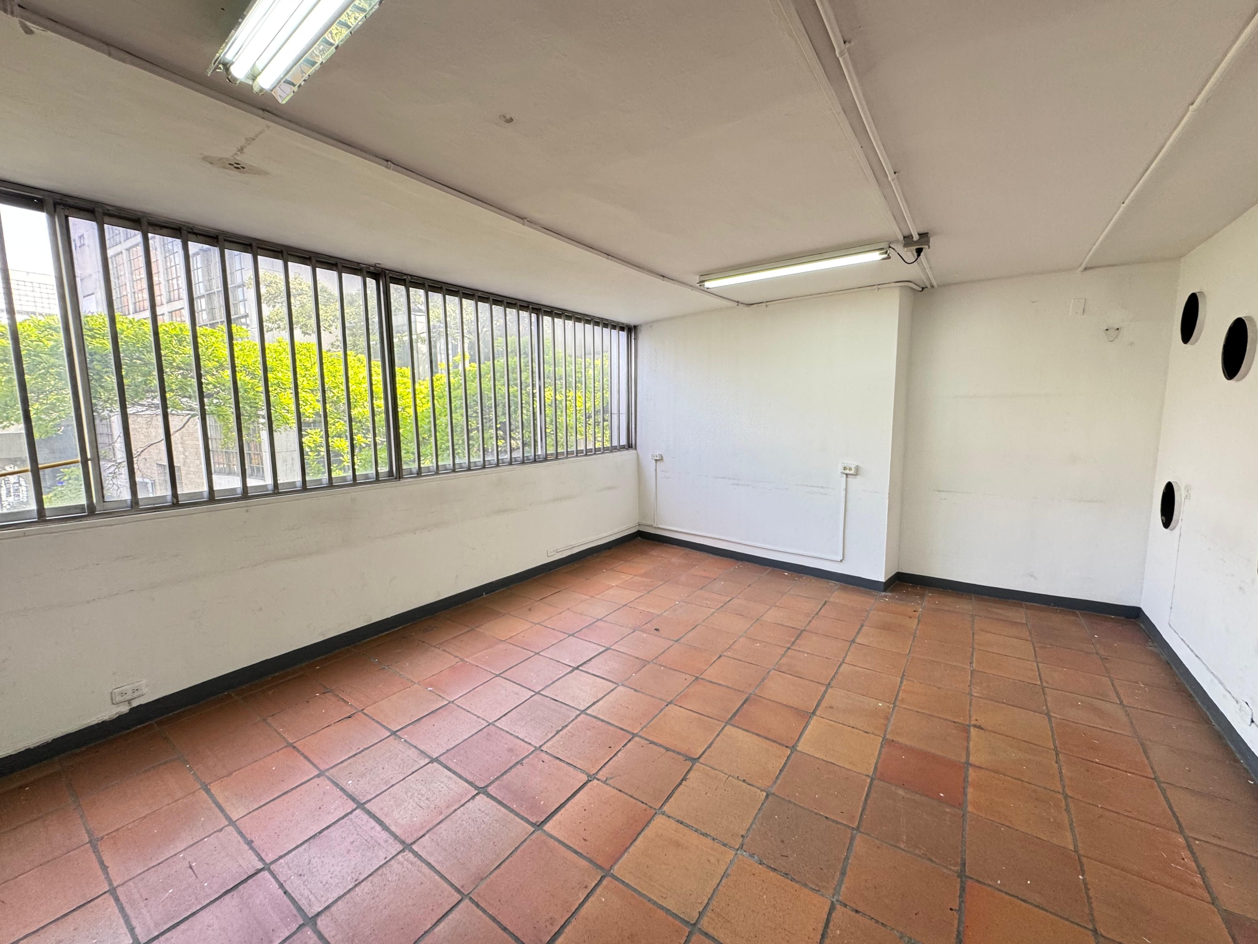 Local en arriendo Antioquia Medellín Guayaquil 400 m2 Habitaciones 0 Baños 4 Garajes 0 Precio $15000000