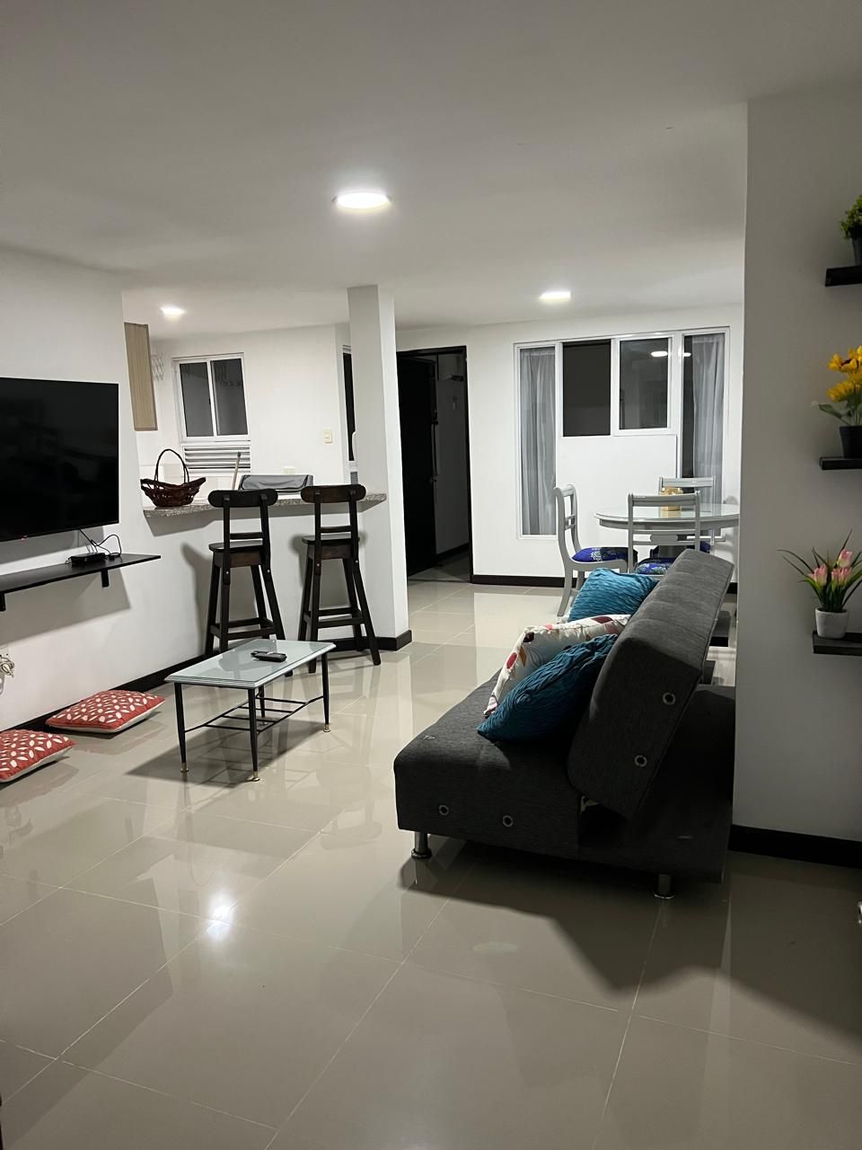 Apartaestudio en arriendo Valle Del Cauca Cali Cr Coral 65 m2 Habitaciones 1 Baños 1 Garajes 0 Precio $1200000