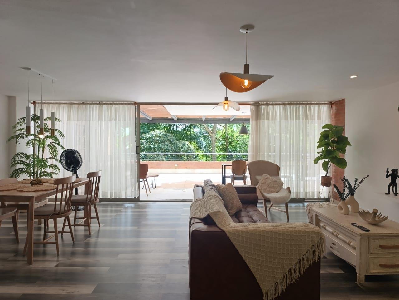 Apartamento en arriendo o venta Antioquia Medellín Alejandria 177 m2 Habitaciones 3 Baños 3 Garajes 2 Precio venta $1700000000 Precio arriendo $11700000