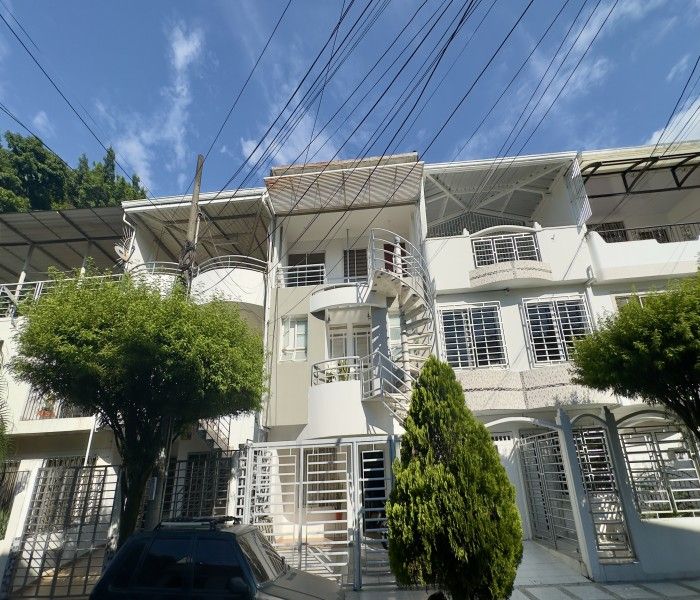 Casa en venta Valle Del Cauca Cali Cañaverales - Los Samanes 264 m2 Habitaciones 8 Baños 4 Garajes 1 Precio $750000000