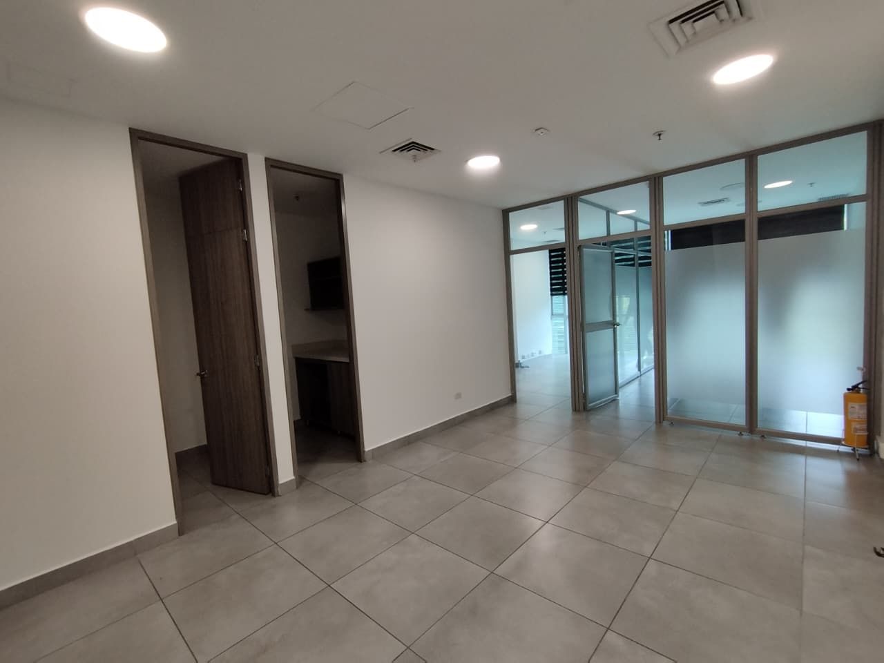 Oficina en arriendo Antioquia Medellín Astorga 51 m2 Habitaciones 0 Baños 1 Garajes 1 Precio $7600000