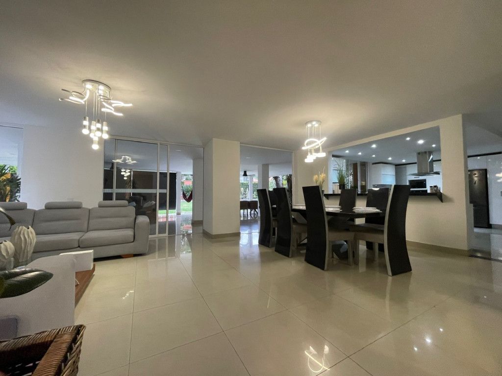 Casa en venta Valle Del Cauca Cali Parcelaciones Pance 700 m2 Habitaciones 4 Baños 6 Garajes 6 Precio $1800000000