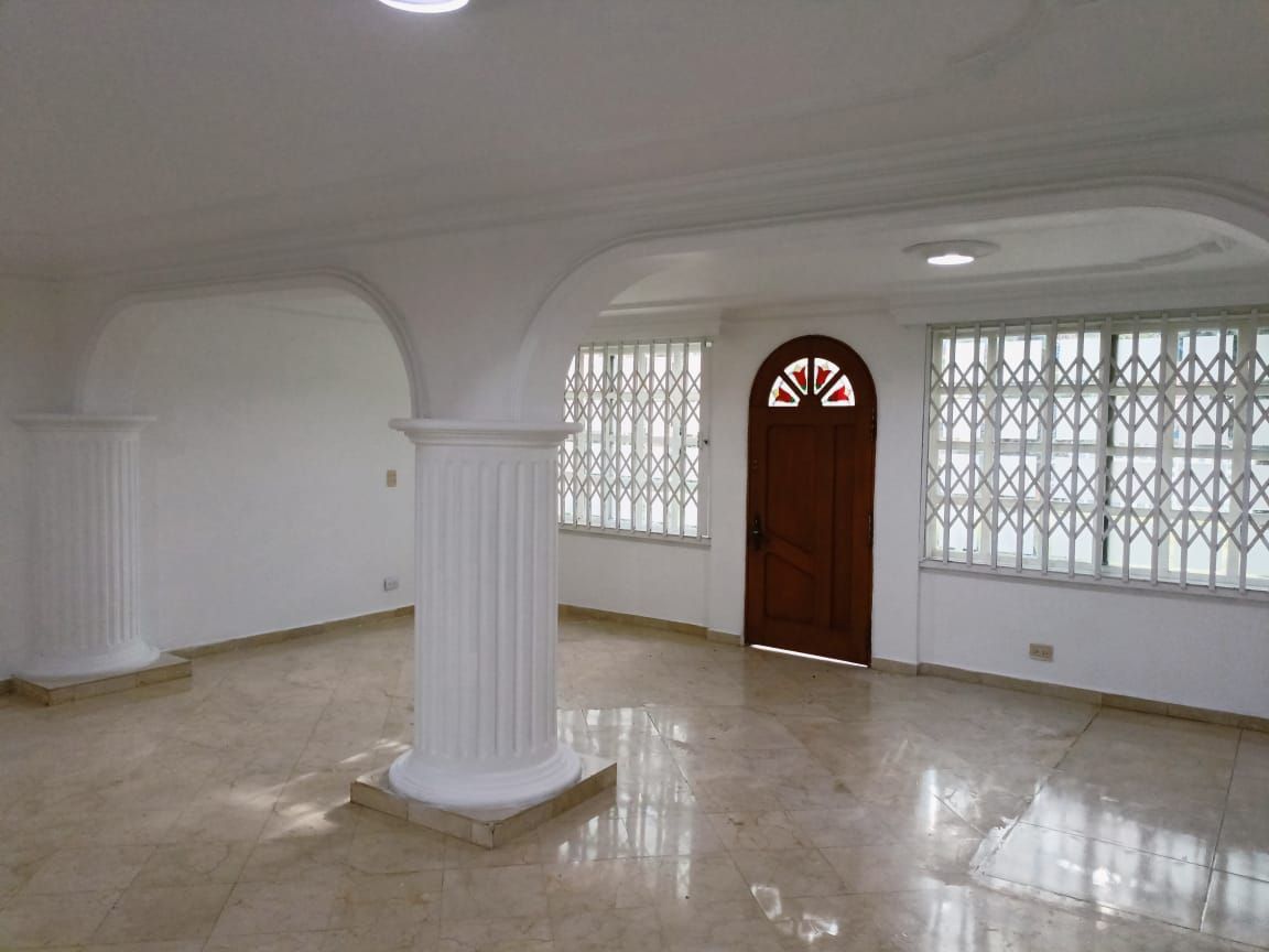 Casa en arriendo Antioquia Medellín La Mota 290 m2 Habitaciones 4 Baños 4 Garajes 2 Precio $4500000
