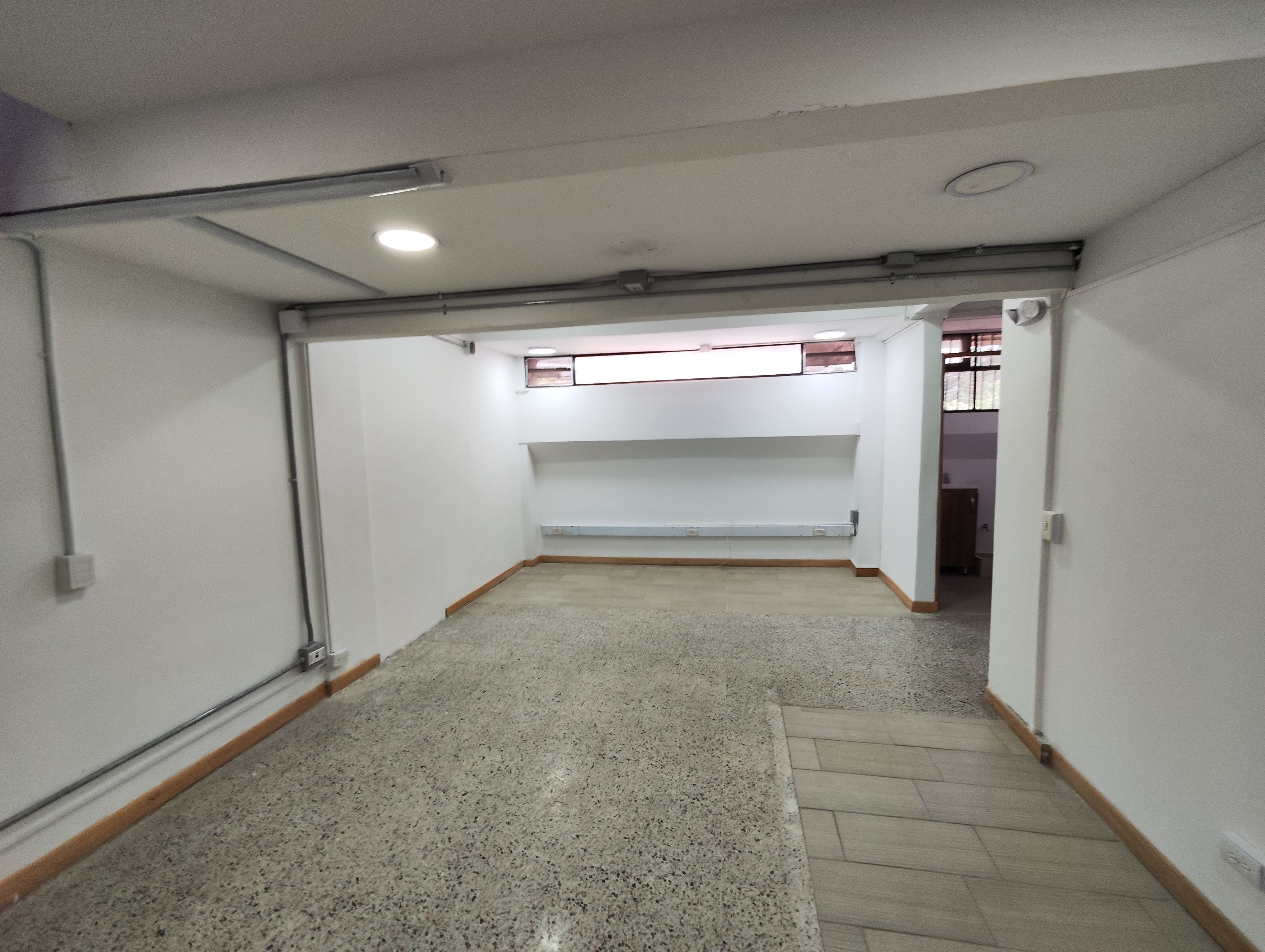 Oficina en arriendo Antioquia Envigado Villa Grande 100 m2 Habitaciones 0 Baños 2 Garajes 1 Precio $3900000