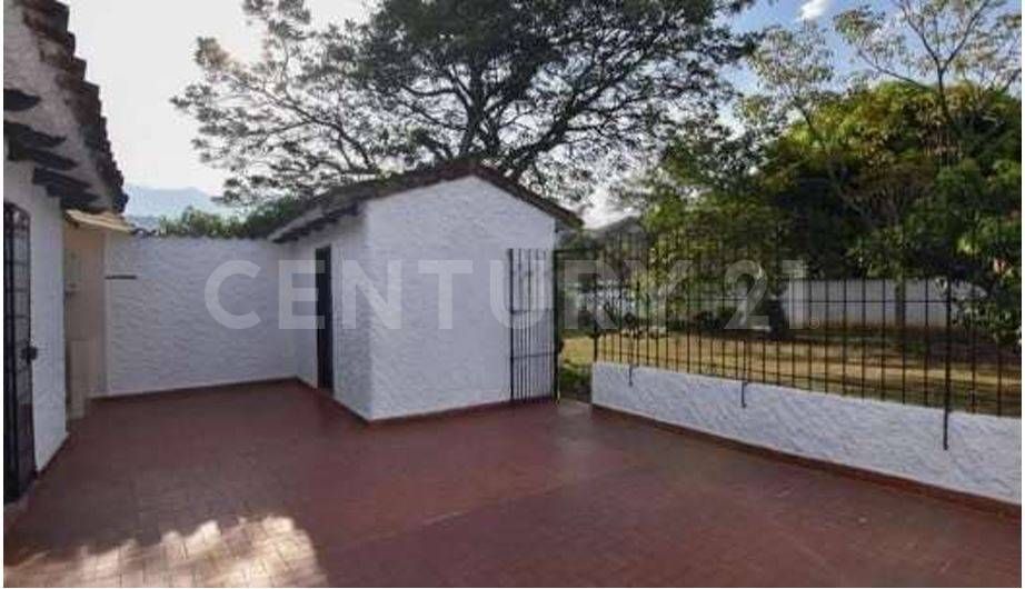 Casa en venta Valle Del Cauca Cali El Refugio 170 m2 Habitaciones 3 Baños 2 Garajes 2 Precio $750000000
