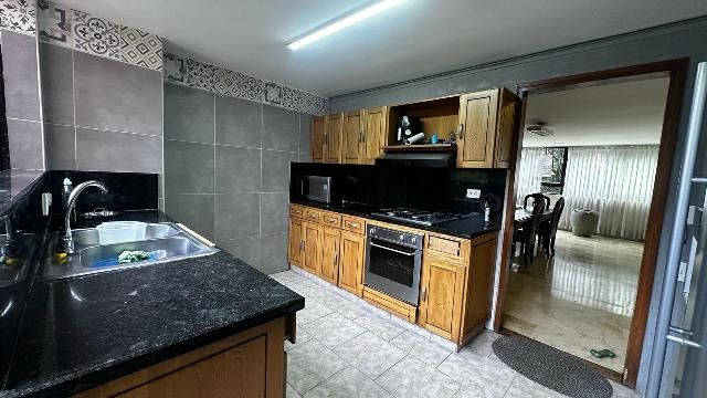 Apartamento en arriendo Antioquia Medellín El Poblado 200 m2 Habitaciones 4 Baños 3 Garajes 2 Precio $7500000