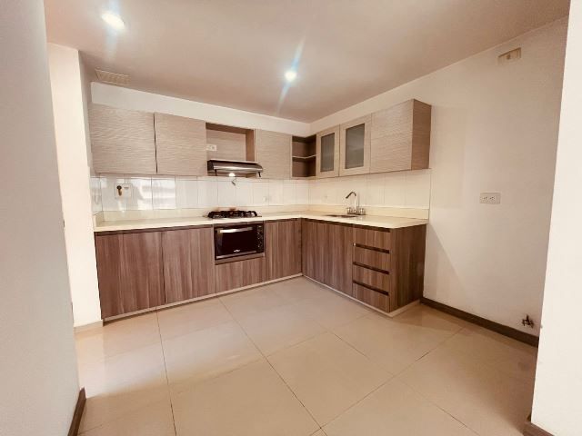Apartamento en arriendo o venta Antioquia Envigado Zúñiga 111 m2 Habitaciones 3 Baños 2 Garajes 2 Precio venta $820000000 Precio arriendo $4300000