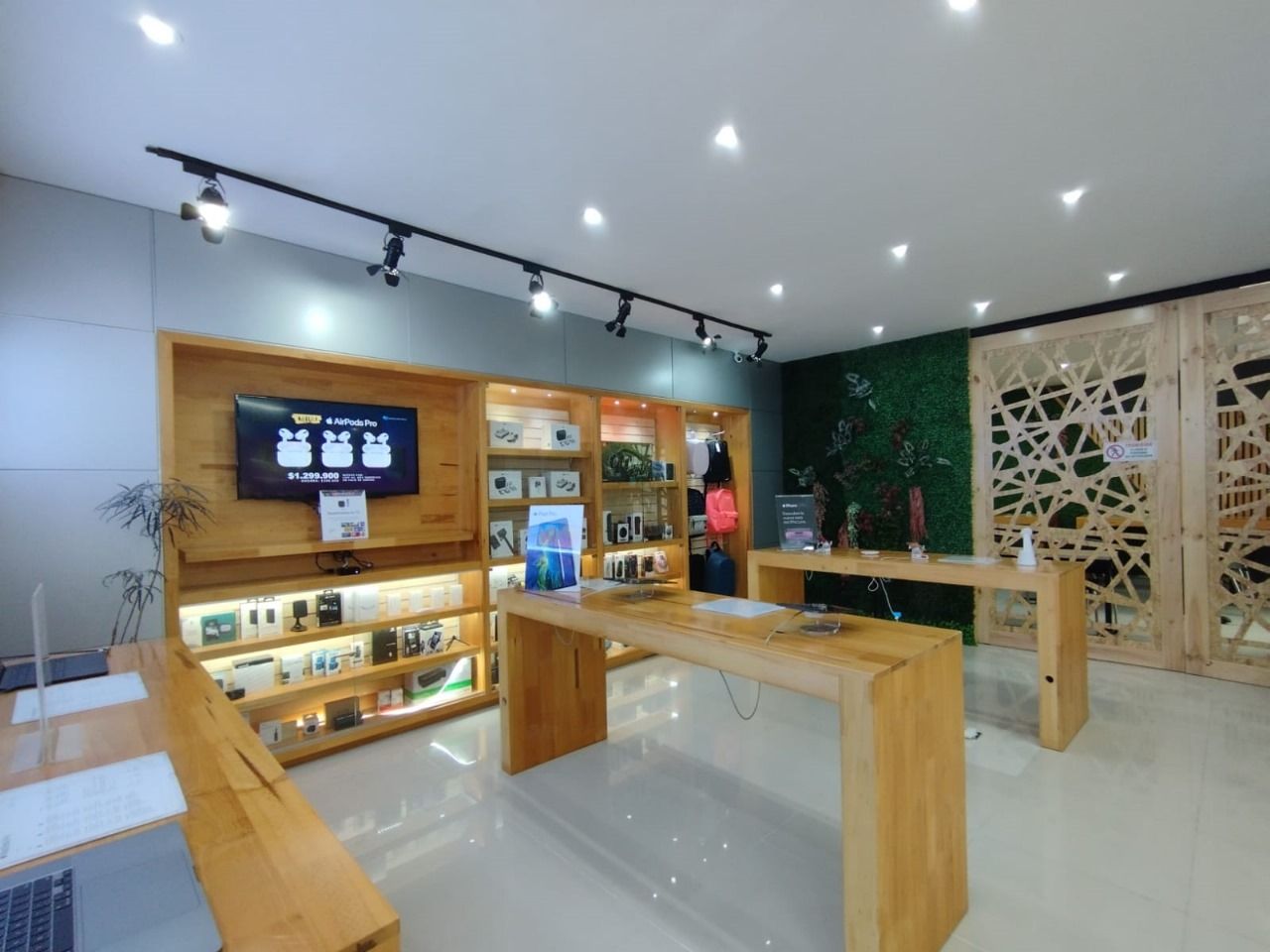 Casa en arriendo o venta Risaralda Pereira Los Alpes 450 m2 Habitaciones 6 Baños 4 Garajes 0 Precio venta $1800000000 Precio arriendo $10000000