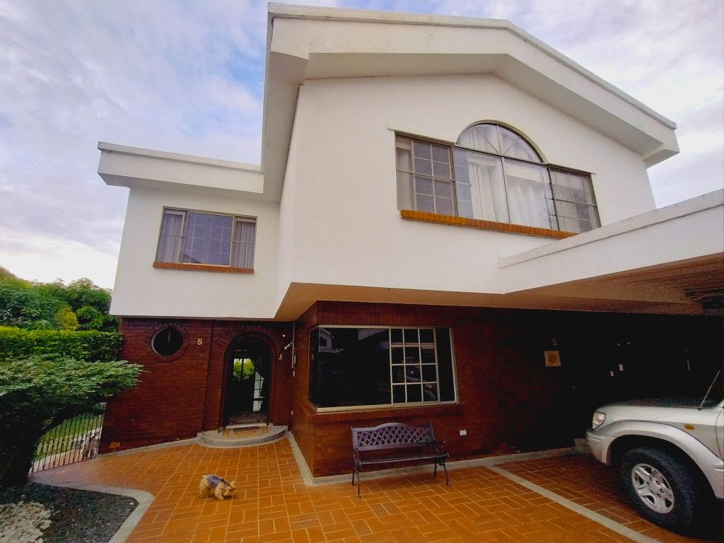 Casa en venta Valle Del Cauca Cali Nn 400 m2 Habitaciones 5 Baños 5 Garajes 6 Precio $1600000000