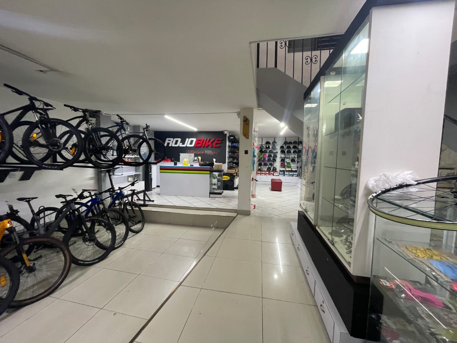 Local en venta Antioquia Envigado La Mesa 300 m2 Habitaciones 0 Baños 2 Garajes 0 Precio $1500000000