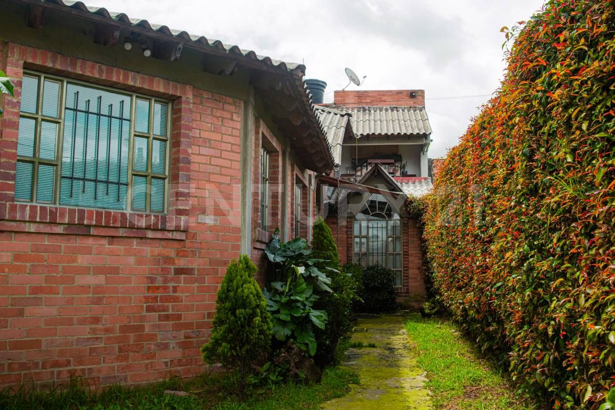 Casa en venta Cundinamarca Cajicá La Estación 335 m2 Habitaciones 4 Baños 3 Garajes 4 Precio $750000000