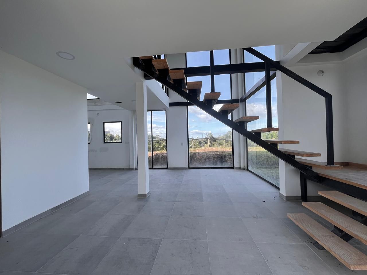 Casa en venta Antioquia Envigado Loma Benedictinos 1100 m2 Habitaciones 1 Baños 1 Garajes 4 Precio $930000000