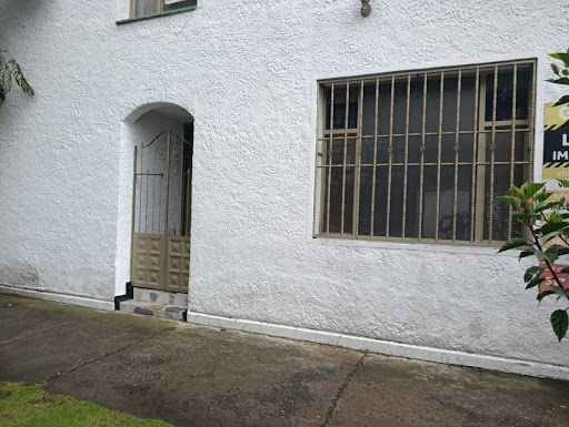 Casa en arriendo Cundinamarca Bogotá Estoril 35 m2 Habitaciones 5 Baños 4 Garajes 5 Precio $9000000