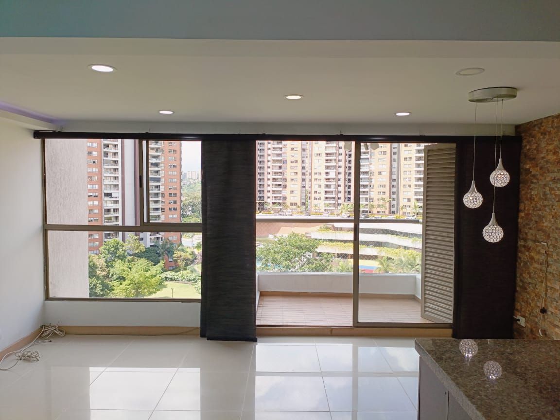 Apartamento en arriendo Antioquia Medellín Loma De Los Bernal 84 m2 Habitaciones 3 Baños 2 Garajes 2 Precio $3950000