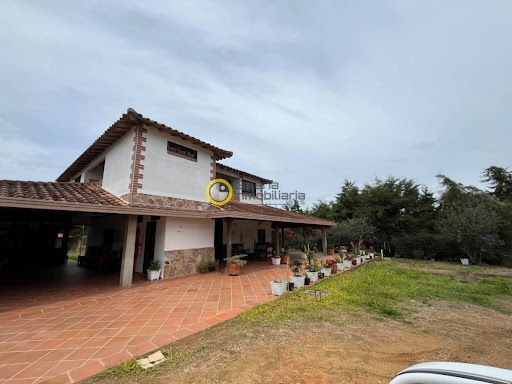 Finca en arriendo o venta Santander Los Santos Los Santos 40000 m2 Habitaciones 3 Baños 2 Garajes 8 Precio venta $4500000000 Precio arriendo $12000000