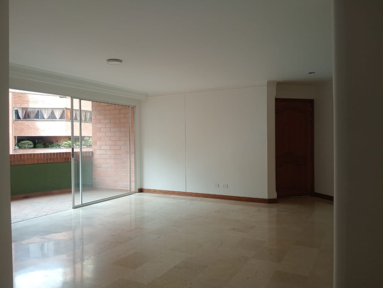 Apartamento en arriendo o venta Antioquia Medellín Laureles 150 m2 Habitaciones 3 Baños 3 Garajes 2 Precio venta $920000000 Precio arriendo $5600000