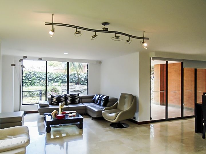 Casa en arriendo Antioquia Medellín Altos Del Poblado 290 m2 Habitaciones 5 Baños 4 Garajes 1 Precio $10800000