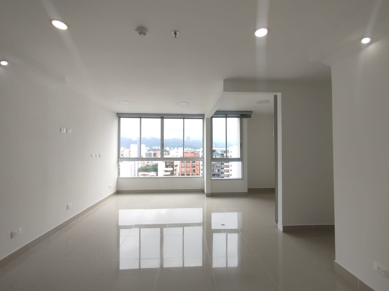 Consultorio en arriendo Risaralda Pereira Pinares Alto 31 m2 Habitaciones 0 Baños 1 Garajes 0 Precio $3200000