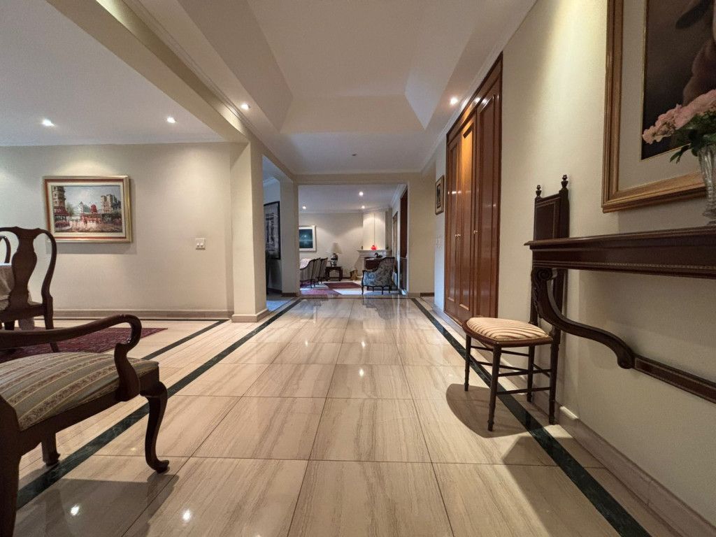 Apartamento en venta Cundinamarca Bogotá La Carolina 220 m2 Habitaciones 4 Baños 5 Garajes 3 Precio $1390000000