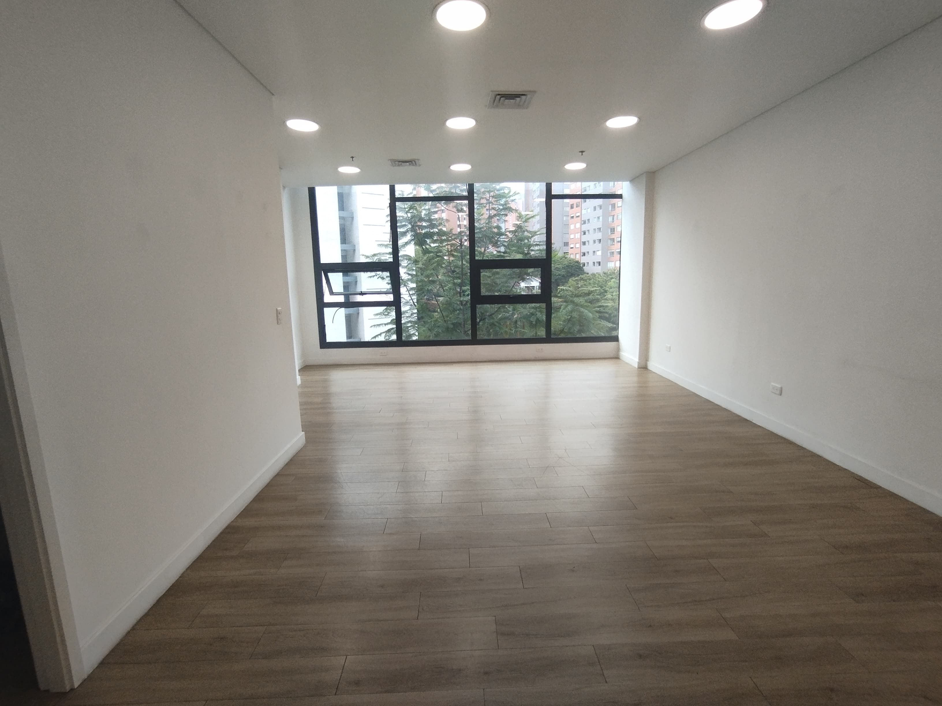 Oficina en arriendo Antioquia Medellín Los Balsos No2 42 m2 Habitaciones 0 Baños 1 Garajes 1 Precio $5087360