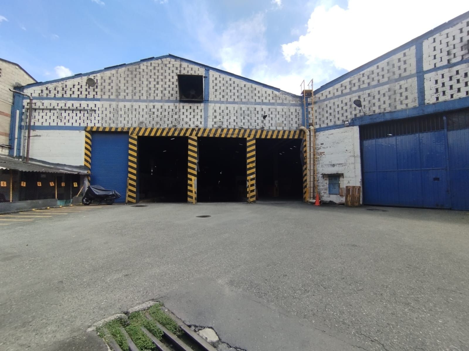 Bodega en arriendo Antioquia Itagüí Zona Industrial No 1 15000 m2 Habitaciones 0 Baños 8 Garajes 4 Precio $350000000