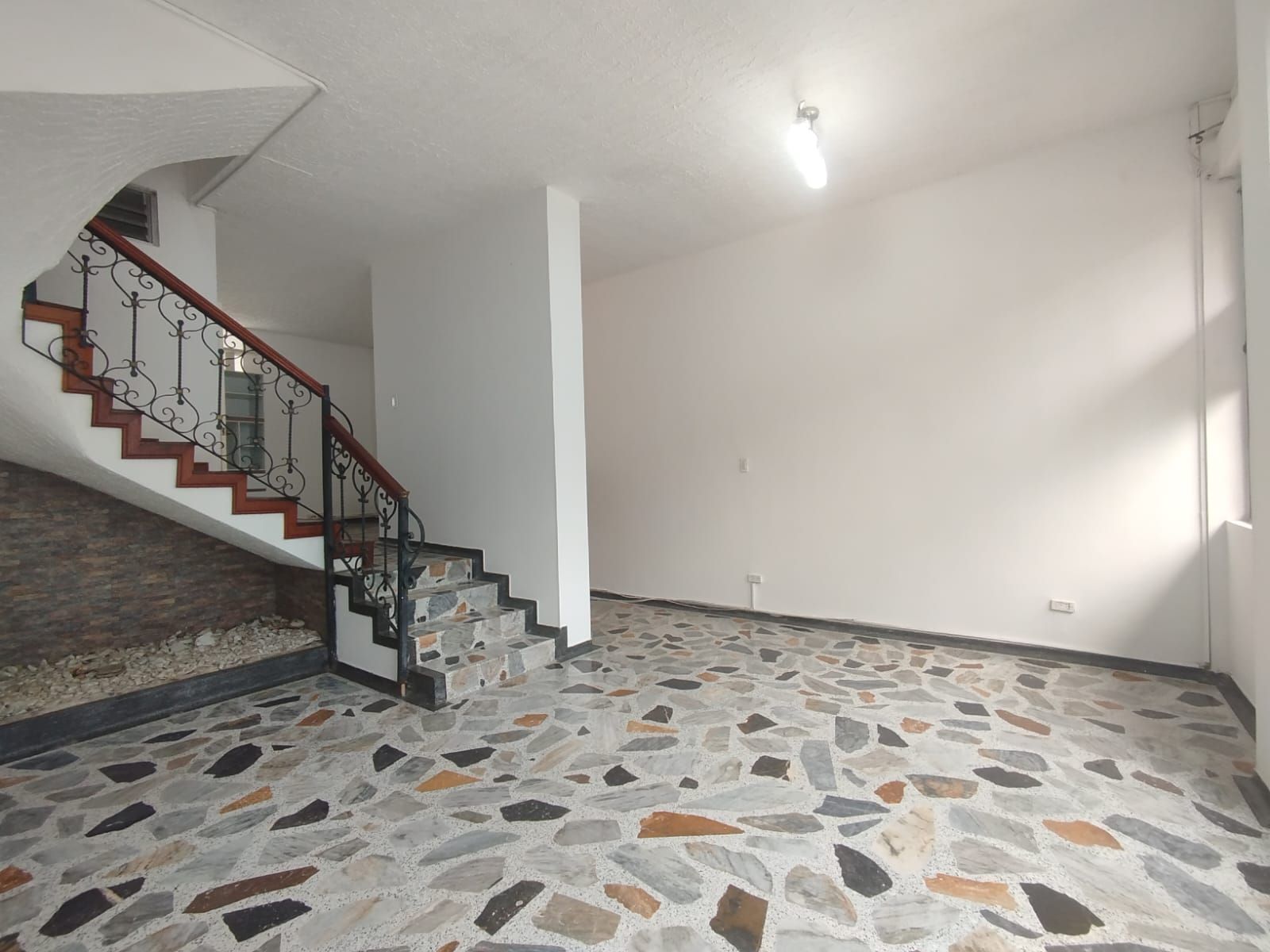 Casa en arriendo o venta Risaralda Pereira Pinares Alto 170 m2 Habitaciones 4 Baños 3 Garajes 1 Precio venta $650000000 Precio arriendo $4000000