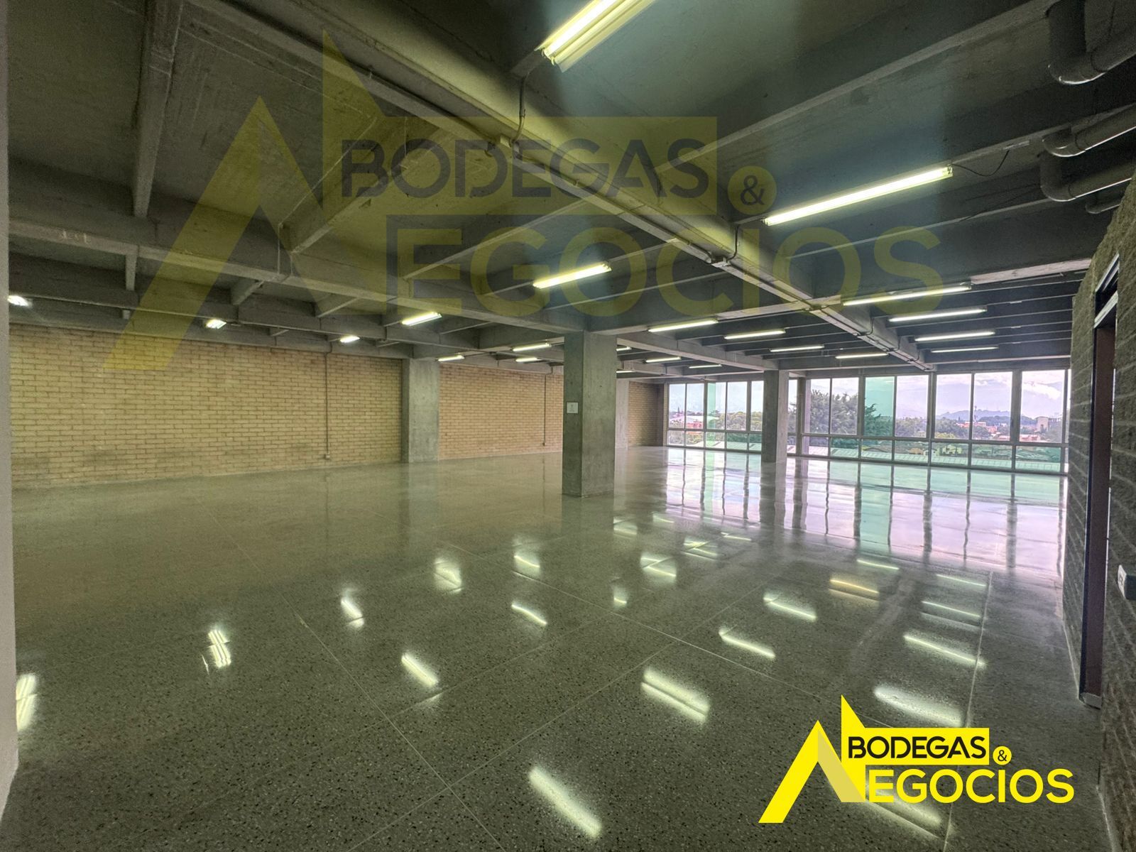 Bodega en arriendo Antioquia Medellín La Colina 350 m2 Habitaciones 0 Baños 3 Garajes 3 Precio $18648300