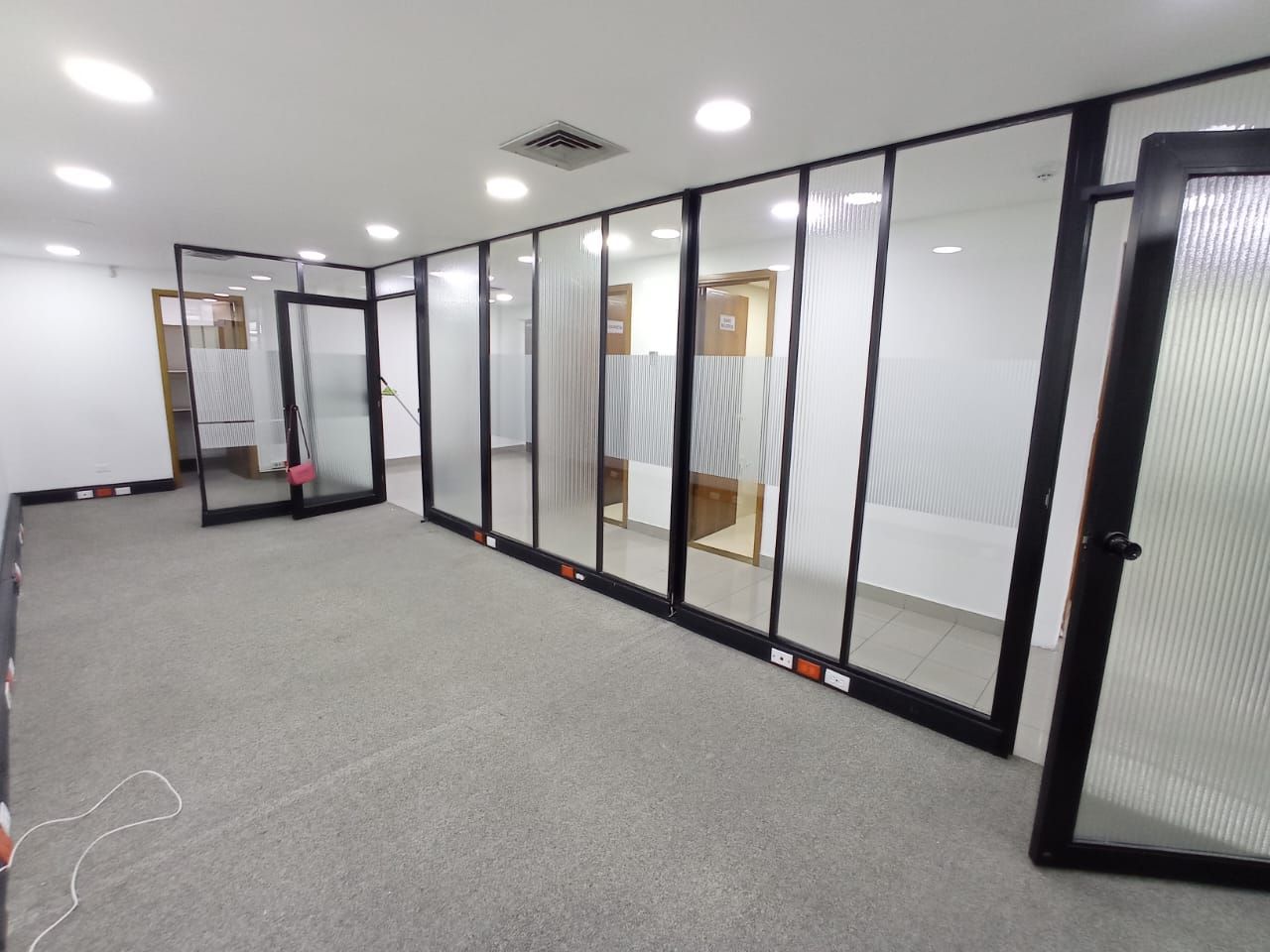 Oficina en arriendo Antioquia Medellín El Poblado 143 m2 Habitaciones 0 Baños 3 Garajes 2 Precio $13627750