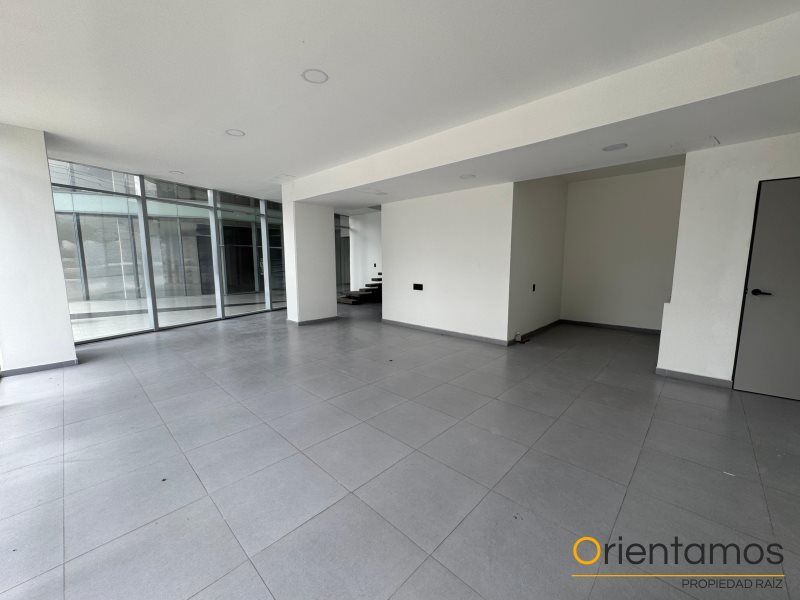 Local en arriendo Antioquia Envigado Primavera 160 m2 Habitaciones 0 Baños 3 Garajes 2 Precio $11700436