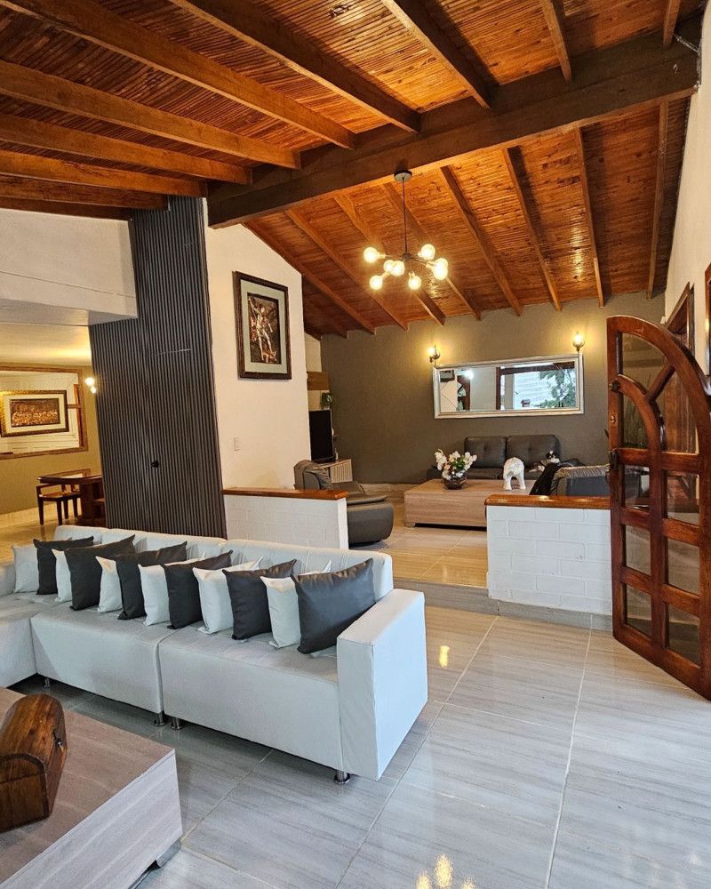 Casa en venta Antioquia Medellín Ancon 2477 m2 Habitaciones 3 Baños 4 Garajes 2 Precio $2350000000