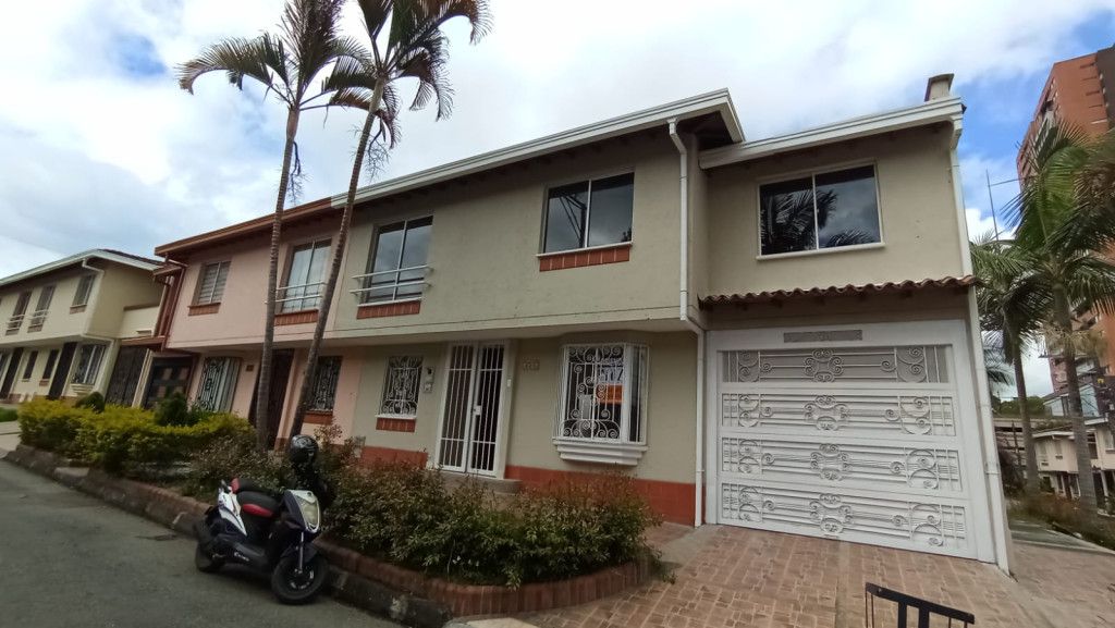 Casa en arriendo Antioquia Rionegro Centro 200 m2 Habitaciones 5 Baños 3 Garajes 2 Precio $3800000