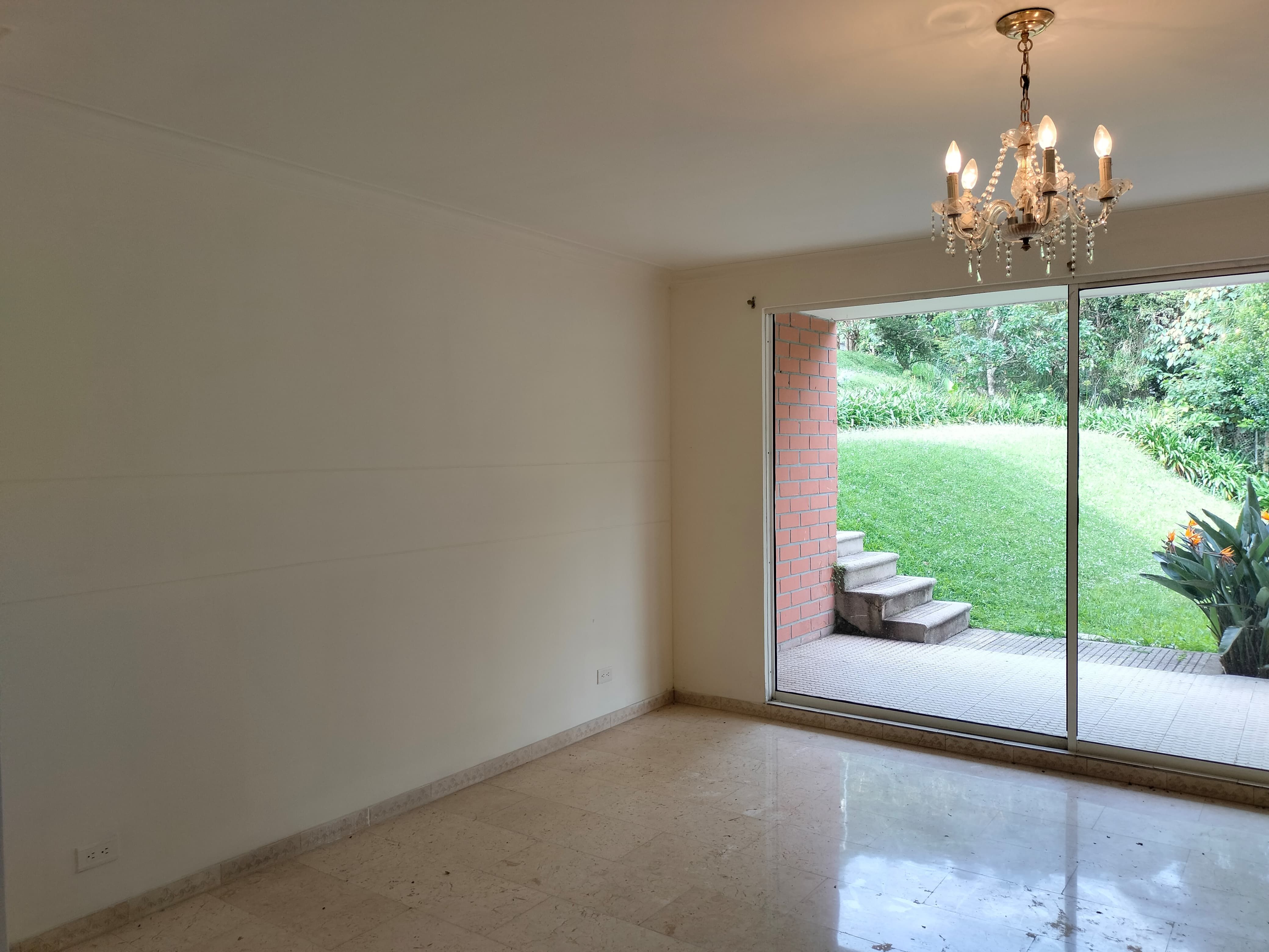 Casa en arriendo Antioquia Medellín Los Naranjos 1136 m2 Habitaciones 4 Baños 4 Garajes 0 Precio $10250000